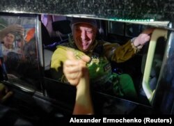 "Вагнер" жалдамалы әскерінің жетекшісі Евгений Пригожин Дондағы Ростов қаласын тастап шығып бара жатыр. 24 маусым 2023 жыл.