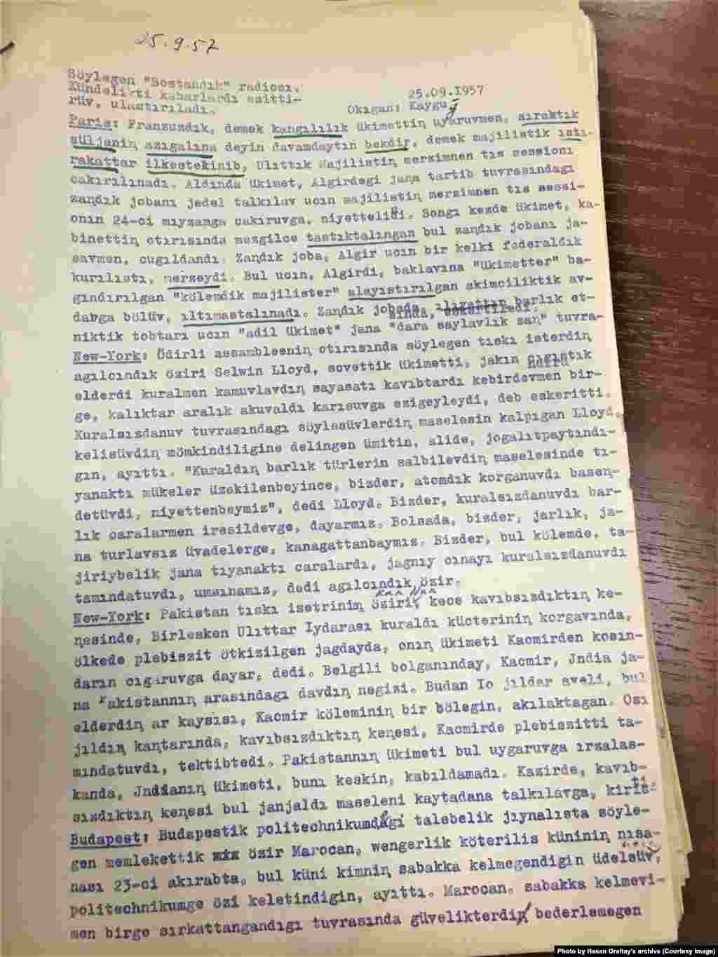 &quot;Бостандық радиосы&quot; кезінде бас редактор болған ақын Мәулікеш Қайбалдының &quot;Қайғы&quot; атымен әзірлеген жаңалықтары. Азаттық радиосының бұрынғы директоры Хасен Оралтайдың жеке қорынан. 