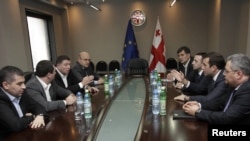 Georgia -- Representatives of the ruling United National Movement (L) meet with representatives of the opposition Georgian Dream coalition at the government office in Tbilisi, 05Oct2012