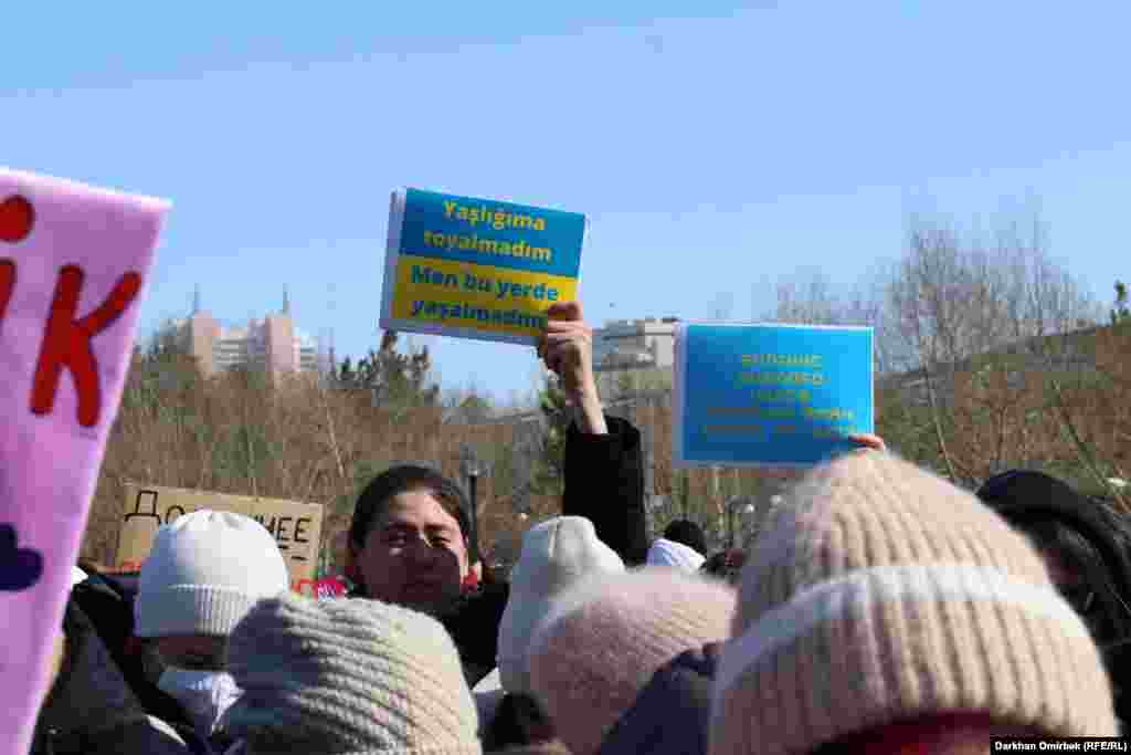 &quot;Билікке әйелдер келсе, Украина аман болар ма еді?&quot; дейді митингшілердің бірі.