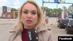 Marina Ovsyannikova Moldova-Ukrayna sərhədindən Die Welt üçün reportyorluq edir