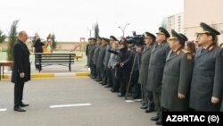 Prezident İlham Əliyev Sabunçu rayonunda hərbçilərə yeni mənzillərin verilməsi mərasimində. 2018