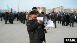 Azərbaycanda iki anlayışı biri-birindən ayırmaq lazımdır: narazılıq və etiraz