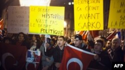 Parisdə Parlamentin ətrafında türk nümayişçilər