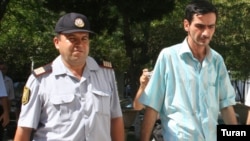 Azerbaijan -- Mushfig Huseynov, correspondent of Bizim Yol newspaper, arrested on charge of bribe-taking, Baku, 25Jul2007 