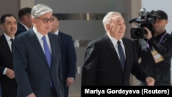 Qazaxıstanın prezidenti Kasım-Jomart Tokayev və keçmiş prezident Nursultan Nazarbayev (Arxiv fotosu)