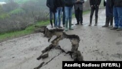 Cəlilabad yaxınlığında yol.