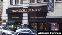 "Barnes and Noble"in Nyu-Yorkda, Manhettendə kitab dükanı