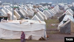 Dağlıq Qarabağdan olan məcburi köçkünlərin məskunlaşdığı çadır şəhərciyi, noyabr 1993