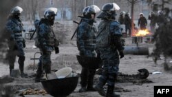 Жаңаөзен оқиғасынан кейін қалада жүрген полиция. 18 желтоқсан 2011 жыл. (Көрнекі сурет)