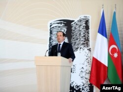 Francois Hollande Bakı Fransız Liseyində