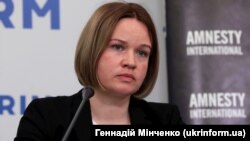 Оксана Покальчук, директор украинского офиса Amnesty International, во время пресс-конференции на тему: «Российские войска должны предстать перед судом за военные преступления в Киевской области – новое расследование Amnesty International». Киев, 5 мая 2022 года