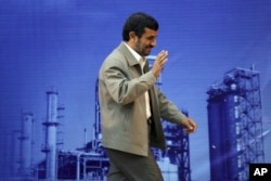 Mahmud Əhmədinejad neft emalı zavodunda, 24 may 2011