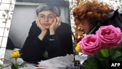 Politkovskaya yazılarında Kreml və Çeçen müharibəsinin tənqid edirdi