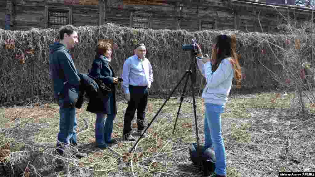 &laquo;Алматыны қорғайық&raquo; бейресми қозғалысының бірнеше белсендісі Facebook әлеуметтік желісінде өздері ашқан қауымдастыққа арнап ескі бекініс орнынан бірнеше видеоүндеу түсіріп тұр. Олар қала үшін аса маңызды және Шоқан Уәлихановтың өмірбаяны мен Абай Құнанбайұлы ұрпақтарымен байланысы бар осынау тарихи ескерткішті сақтап қалуға шақырады.