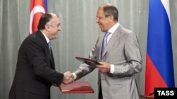 Azərbaycanın Xarici İşlər naziri Elmar Məmmədyarov və Rusiyalı həmkarı Sergei Lavrov Moskvadakı görüşündən... 21 May 2013